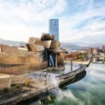 vista panoramica del museo Guggenheim di Bilbao